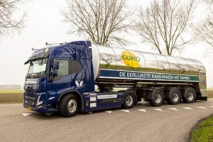 Eerste elektrische melkwagen van CONO Kaasmakers de weg op