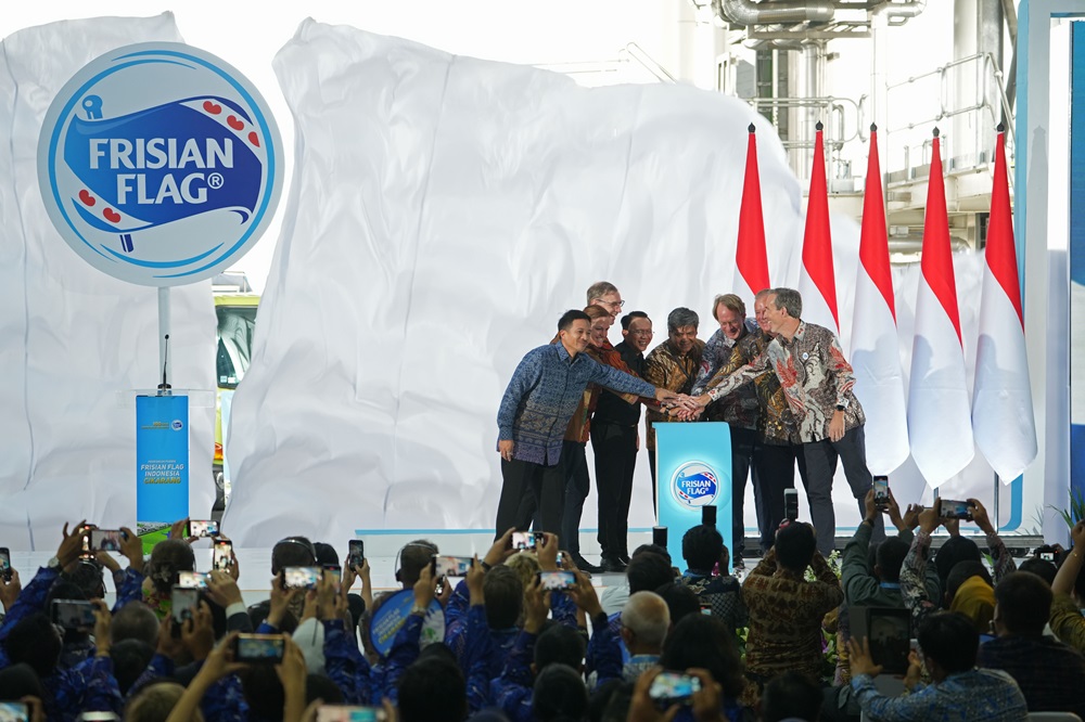 Nieuwe zuivelfabriek Frisian Flag Indonesia geopend