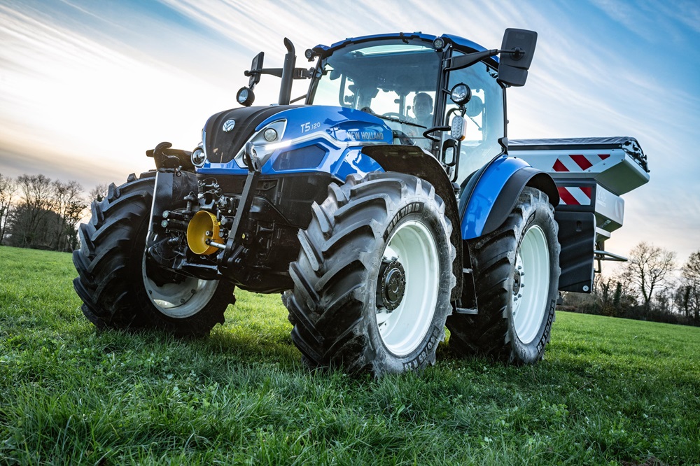 Frisse styling aan de buitenkant, nieuwe functies in de cabine van de New Holland T5