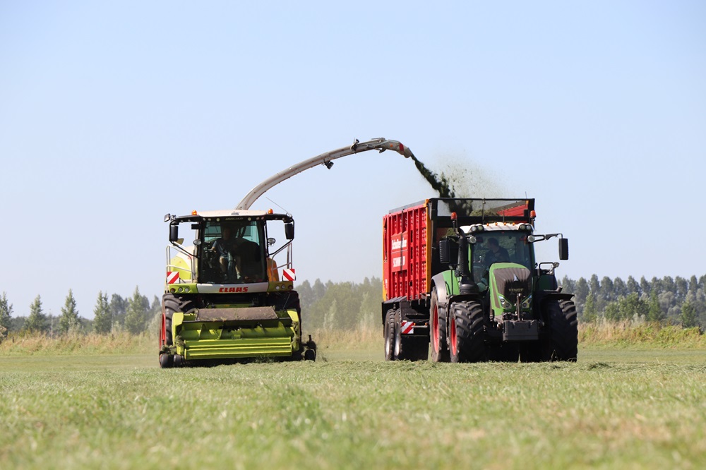 “Met gangetje van 45 kilometer per uur gras oogsten”