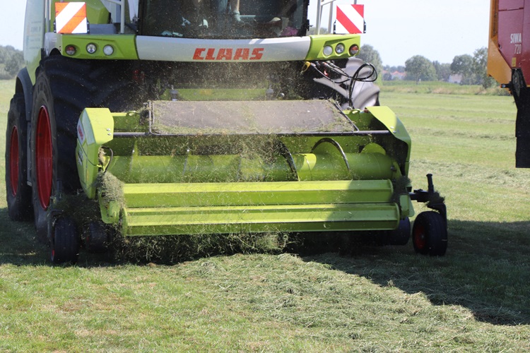 “Met gangetje van 45 kilometer per uur gras oogsten”